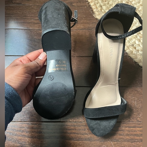 NWOT Black Heels - Picture 2 of 4